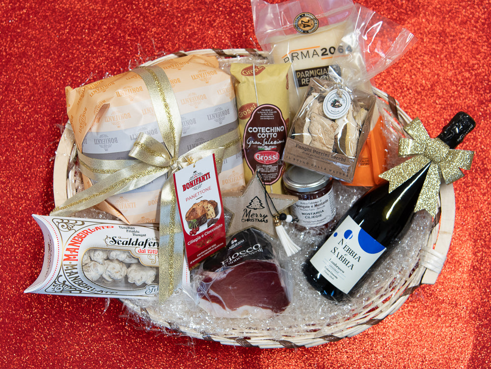 Cesto regalo con Parmigiano Reggiano e prodotti tipici