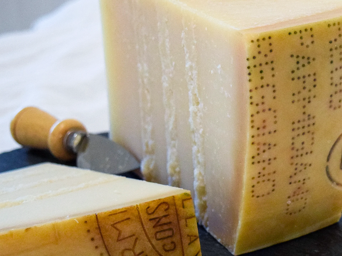 Parmigiano Reggiano halal 12 mesi